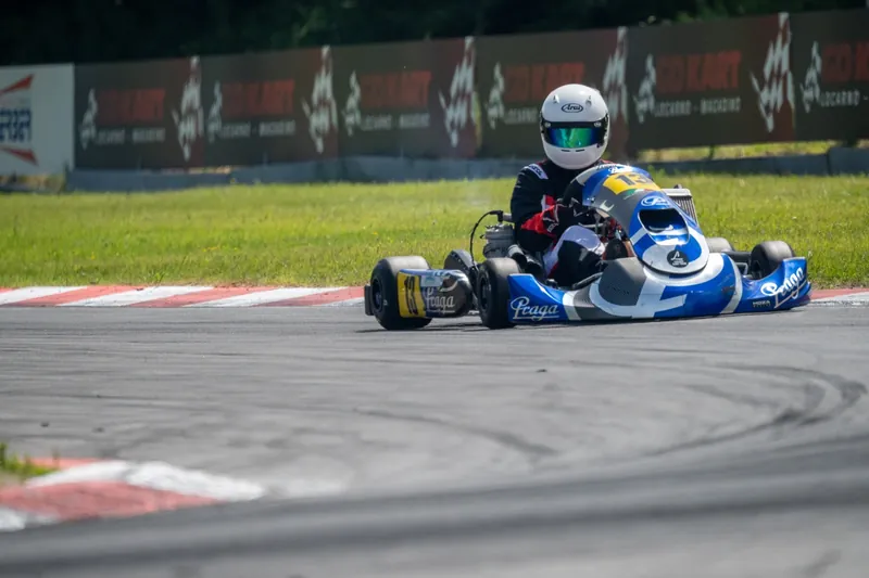 Martin con il kart Praga numero 13 in pista a Locarno-Magadino